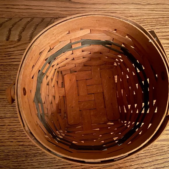 1994 Longaberger Jingle Bell Basket with original pamphets, liner and protector - Picture 4 of 13